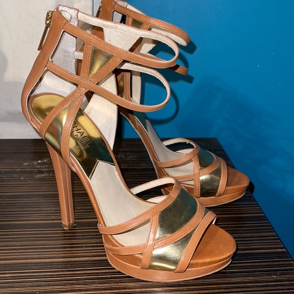 Brown Micheal Kors heels!!! - Picture 8 of 10